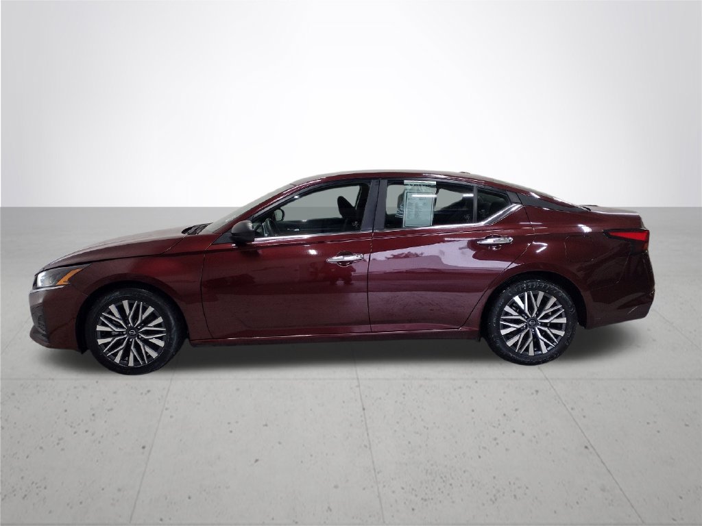 Used 2025 Nissan Altima 2.5 SV FWD image 10