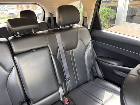 Used 2024 Kia Sorento S FWD image 39