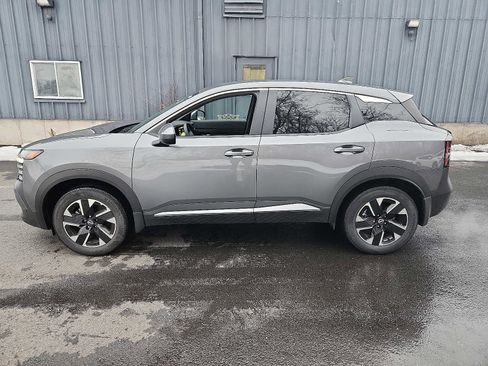 Certified 2025 Nissan Kicks SV w/ Illumination Package image 7