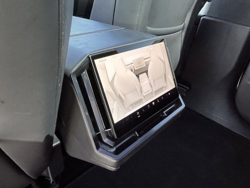 Used 2024 Tesla Cybertruck AWD Crew Cab image 21