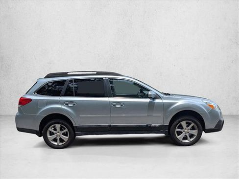 Used 2013 Subaru Outback 2.5i Premium w/ Popular Pkg 3 AWD/4WD image 4