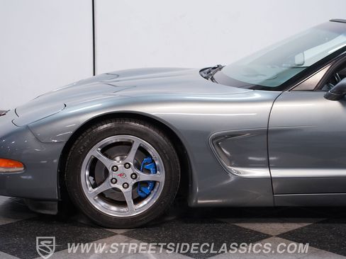 Used 2004 Chevrolet Corvette Convertible w/ Preferred Equipment Group RWD image 20