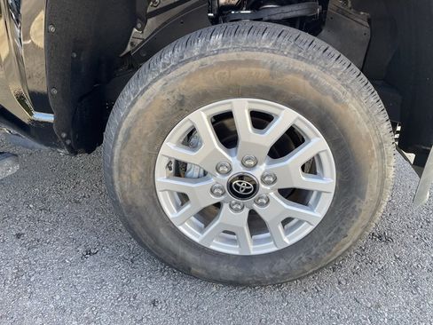 Used 2025 Toyota Tacoma SR image 33