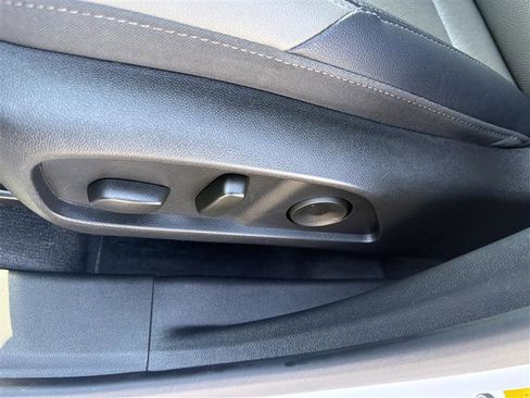 Used 2025 Chevrolet Equinox LT w/ Convenience Package II AWD/4WD image 8