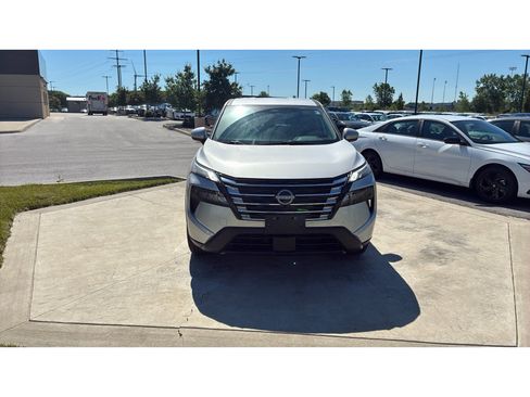Used 2025 Nissan Rogue SV AWD/4WD image 8