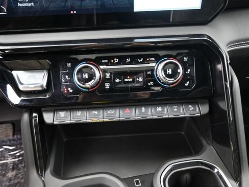 Used 2025 GMC Sierra 2500 AT4X image 13