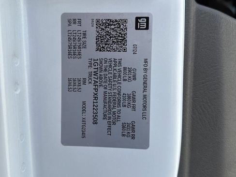 Used 2024 GMC Savana 2500 w/ Driver Convenience Package image 32