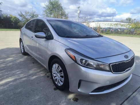 Used 2017 Kia Forte LX FWD image 2