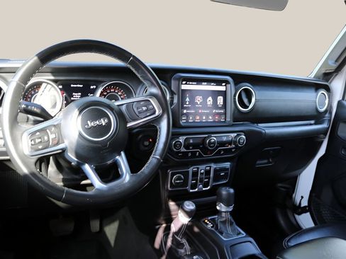 Used 2018 Jeep Wrangler Unlimited Sahara AWD/4WD image 14