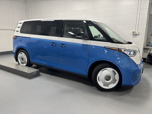 New 2025 Volkswagen ID. Buzz 1st Edition image 7