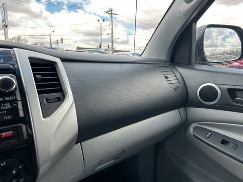 Used 2012 Toyota Tacoma 4x4 Double Cab w/ TRD Off-Road Pkg image 38