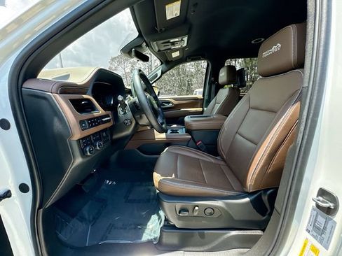 Used 2024 Chevrolet Suburban High Country w/ Advanced Technology Package AWD/4WD image 41