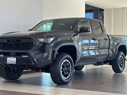 Certified 2026 Toyota Tacoma TRD Off-Road w/ TRD Off Road Upgrade Package AWD/4WD image 8