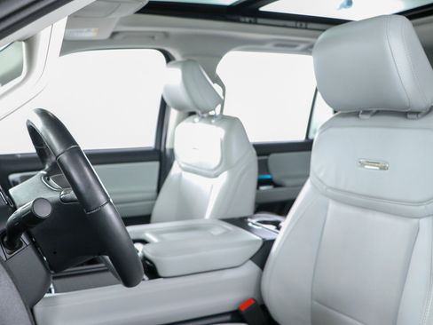 Used 2025 Ford Expedition Platinum AWD/4WD image 25
