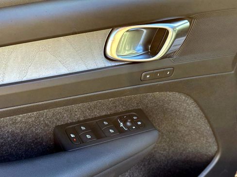 Certified 2024 Volvo XC40 B5 Plus image 18