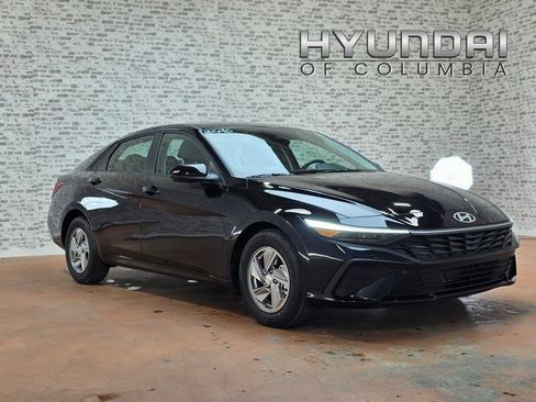 New 2026 Hyundai Elantra SE image 1