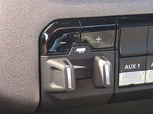 Used 2024 RAM 2500 Tradesman w/ Chrome Appearance Group image 25