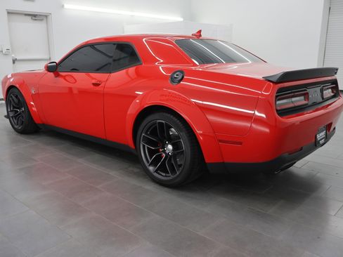 Used 2018 Dodge Challenger SRT Hellcat RWD image 6