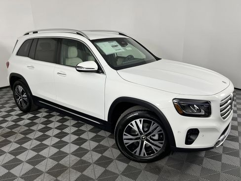 New 2025 Mercedes-Benz GLB 250 image 2