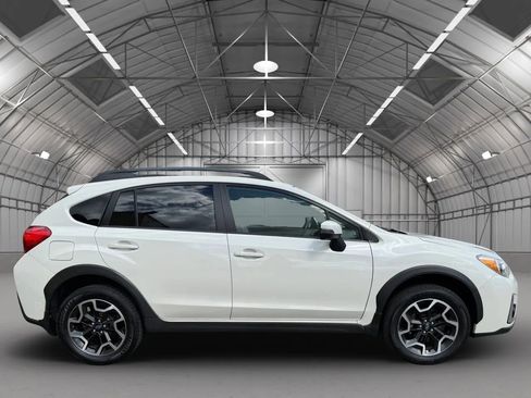 Used 2016 Subaru Crosstrek 2.0i Limited image 3