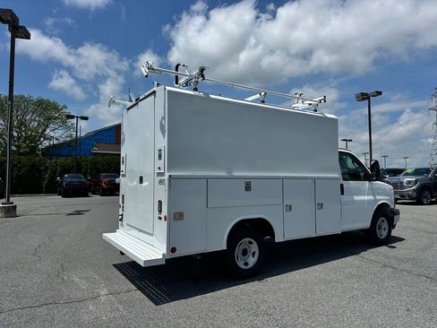 New 2025 GMC Savana 3500 w/ Power Convenience Package RWD image 10