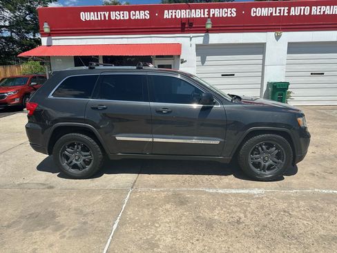 Used 2011 Jeep Grand Cherokee Laredo AWD/4WD image 4