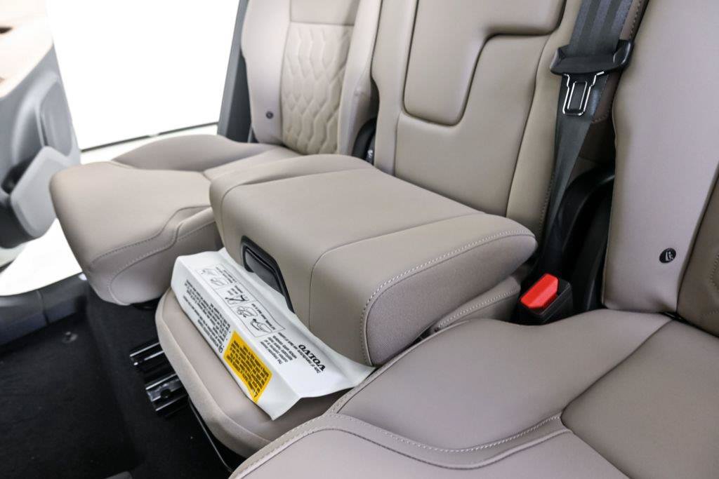 New 2026 Volvo XC90 T8 Plus w/ Protection Package Premier AWD/4WD image 22