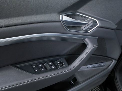 Used 2023 Audi e-tron Premium image 6