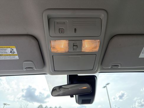 Used 2021 Nissan Titan SV w/ Accessory Utility Package image 5