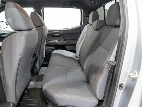 Used 2018 Toyota Tacoma TRD Off-Road image 32