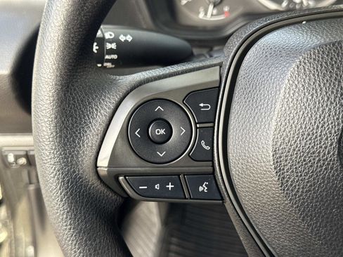 Used 2022 Toyota Corolla LE image 11