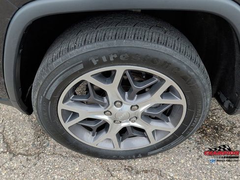 Used 2019 Jeep Grand Cherokee Limited AWD/4WD image 10
