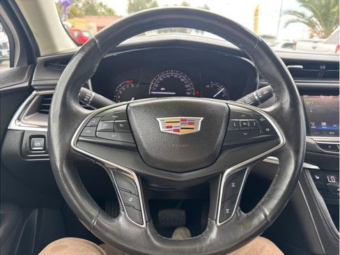 Used 2017 Cadillac XT5 Luxury FWD image 17