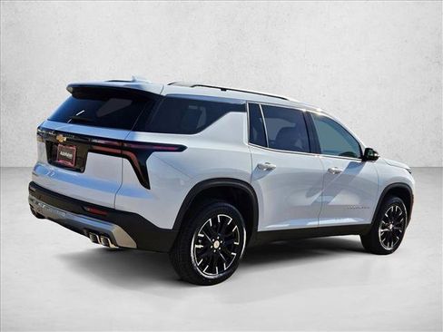 New 2026 Chevrolet Traverse LT image 2