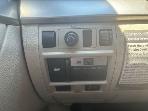 Used 2010 Subaru Outback 2.5i Premium AWD/4WD image 21