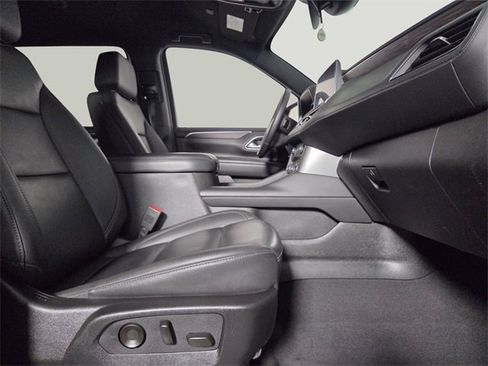 Used 2024 Chevrolet Suburban LT image 14