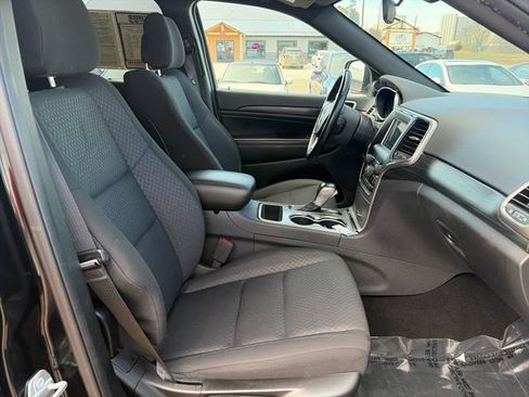 Used 2020 Jeep Grand Cherokee Laredo AWD/4WD image 23