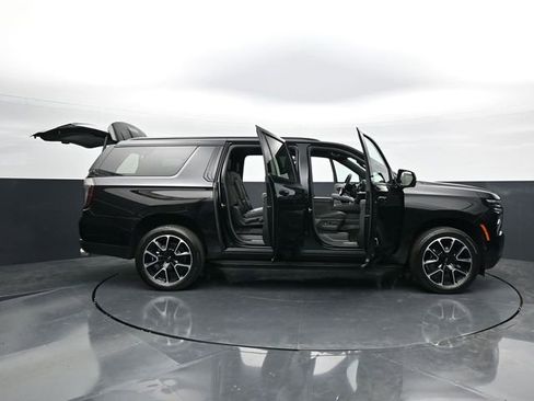 Used 2025 Chevrolet Suburban RST w/ Comfort Package AWD/4WD image 47