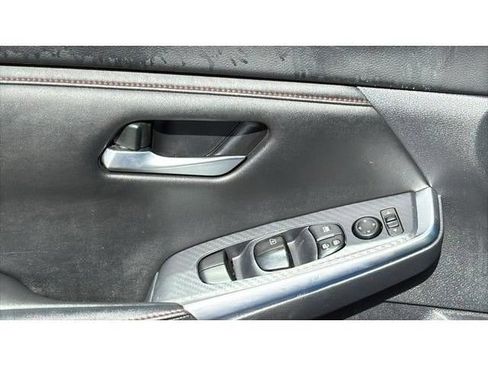 Used 2025 Nissan Sentra SR FWD image 14