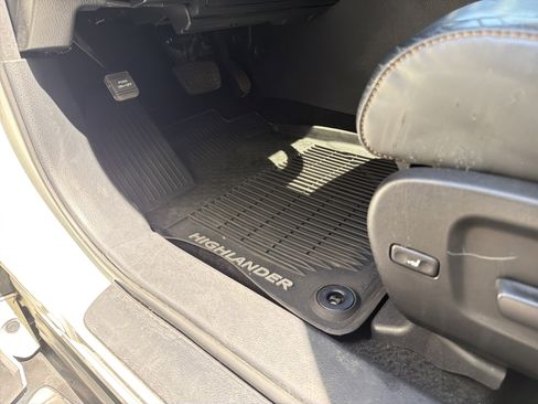 Used 2018 Toyota Highlander XLE image 17