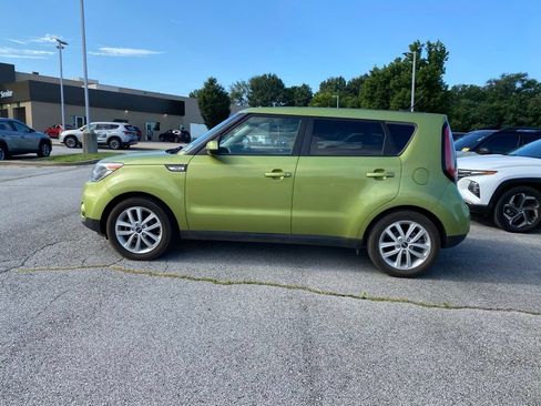 Used 2018 Kia Soul + FWD image 4