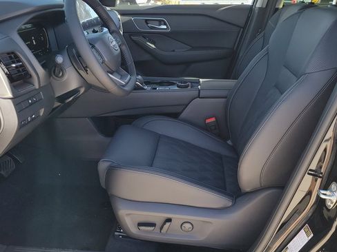 New 2026 Nissan Rogue Platinum image 6