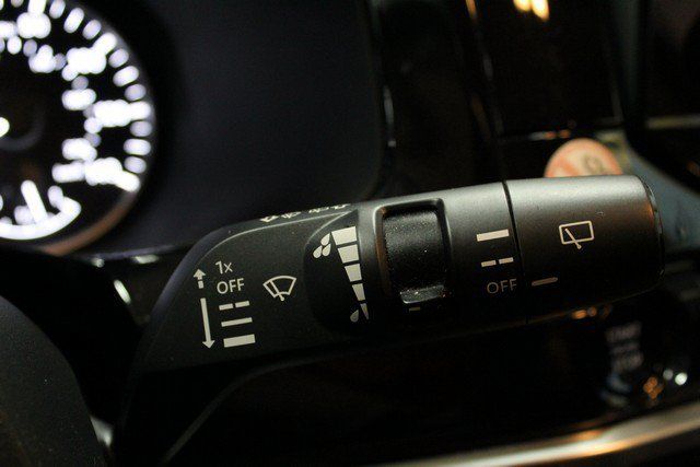 Used 2025 Nissan Pathfinder SV FWD image 24
