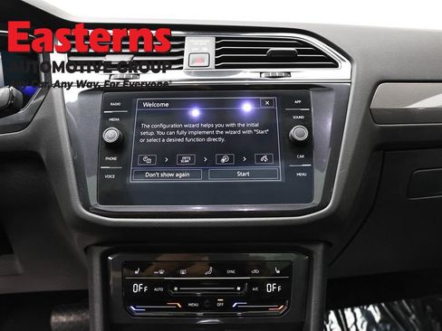Used 2022 Volkswagen Tiguan SE w/ Panoramic Sunroof Package image 12
