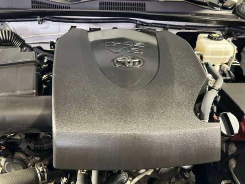 Used 2021 Toyota Tacoma TRD Off-Road w/ Technology Package image 28