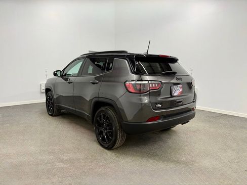 Used 2022 Jeep Compass Altitude w/ Sun and Sound Group image 10