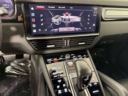 Certified 2023 Porsche Cayenne Platinum Edition AWD/4WD image 31