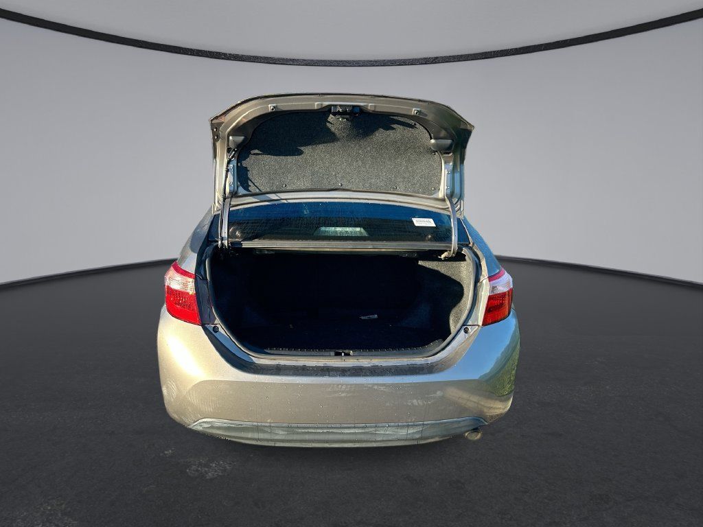 Used 2017 Toyota Corolla LE FWD image 28