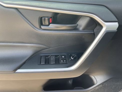Certified 2021 Toyota RAV4 LE AWD/4WD image 12