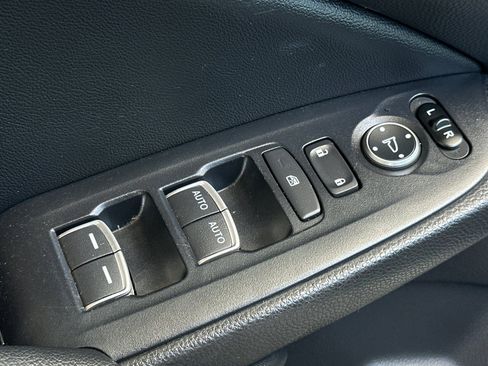 Used 2019 Honda Accord Hybrid image 12
